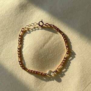Elegant Gold Chain Bracelet